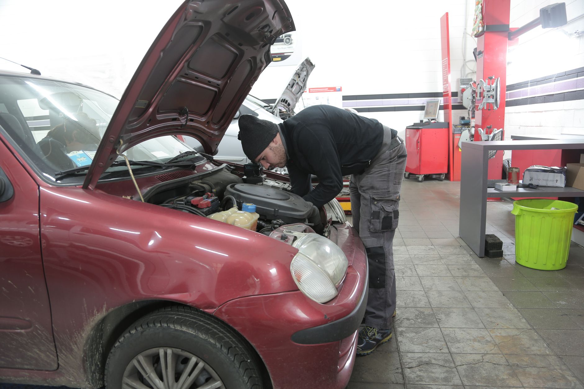 Réparation voiture équipe à Saint-Étienne